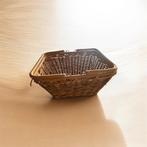 Rieten mand - Vierkant, Huis en Inrichting, Woonaccessoires | Schalen en Manden, Mand, Vierkant, Ophalen of Verzenden, Zo goed als nieuw