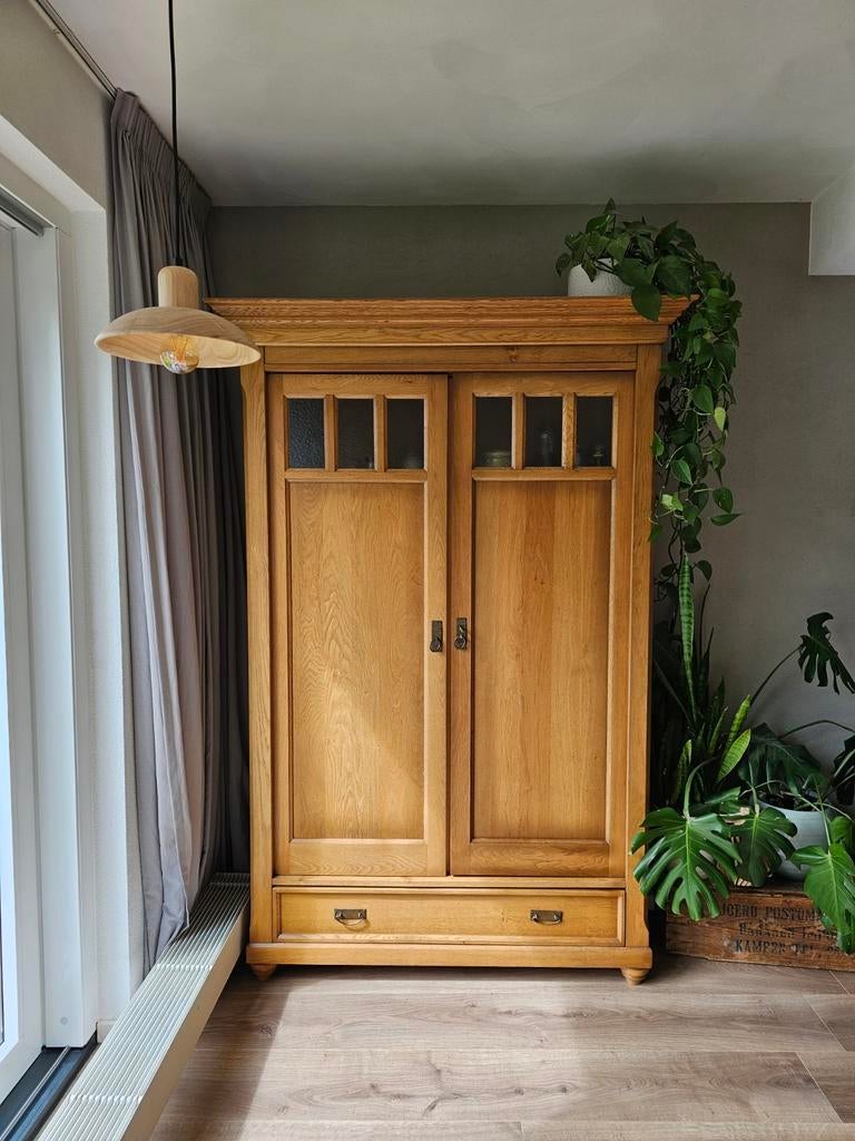 Massief houten kast, Ophalen