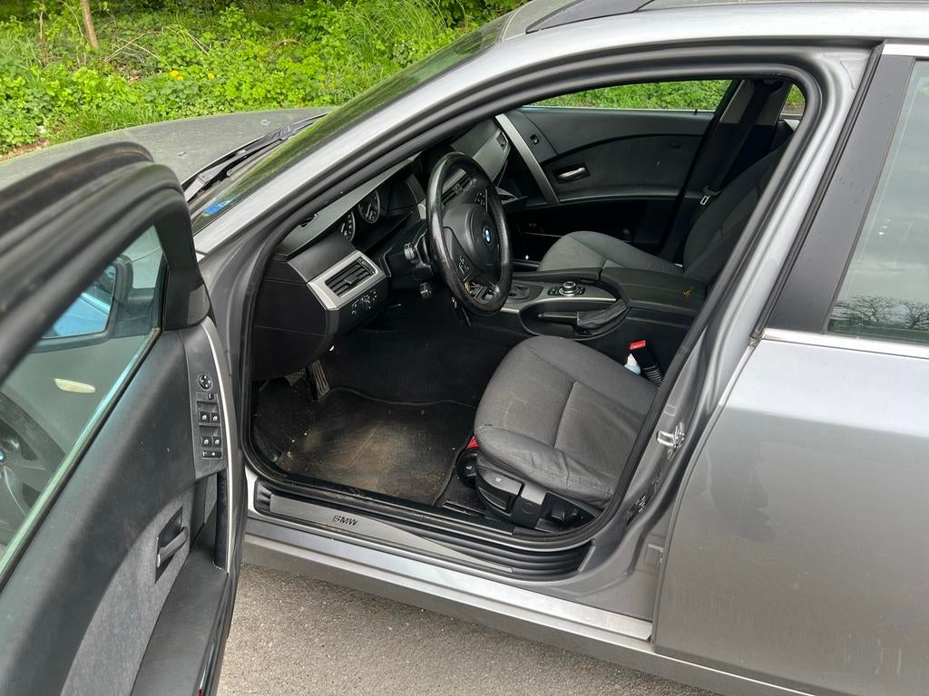 BMW 5-Serie 2.5 I 525 Touring AUT 2004 Grijs, Auto's, BMW, Particulier, 5-Serie, Benzine, E, Stationwagon, Automaat, Origineel Nederlands