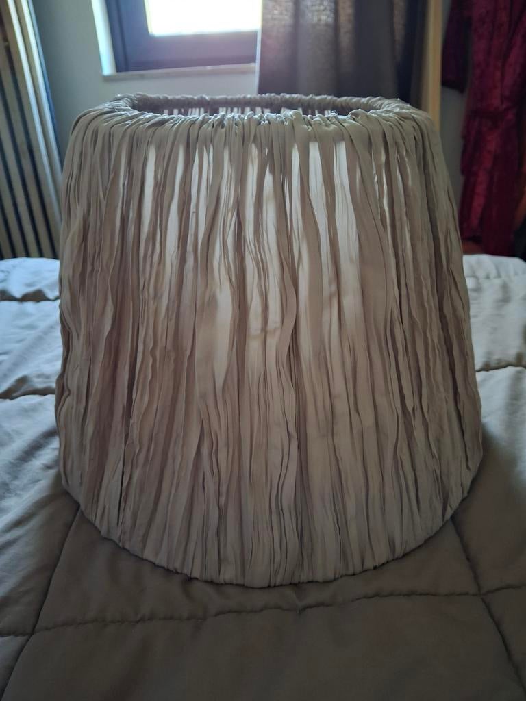 Mooie plissé lampenkap Beige, Huis en Inrichting, Lampen | Lampenkappen, Ophalen, Crème, Gebruikt, 25 tot 50 cm