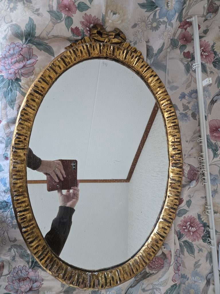 Vintage Spaanse spiegel gouden omlijsting met strik element, Ophalen of Verzenden, Ovaal, Minder dan 50 cm