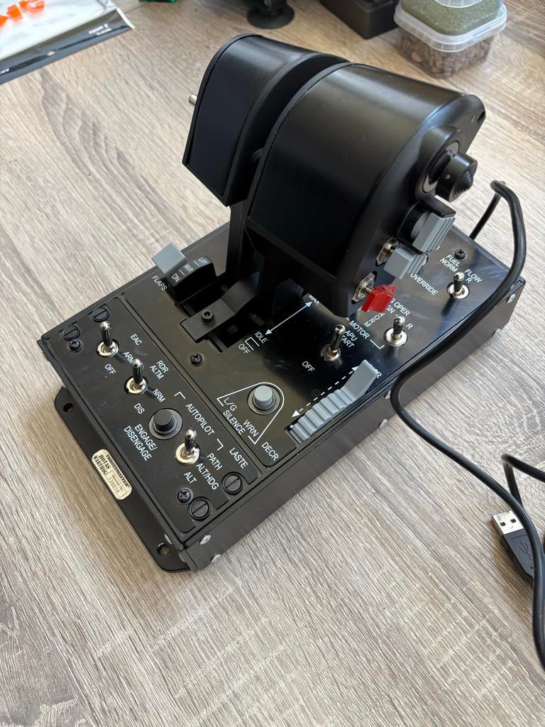 Thrustmaster  Warthog Throttle met doos, 1 speler, Ophalen of Verzenden, Zo goed als nieuw, Vanaf 3 jaar