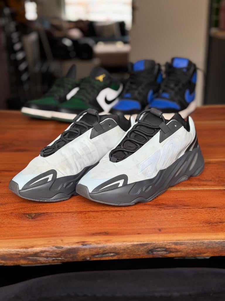 Adidas Yeezy 700 V3 – grijs/zwart – 44, Blauw, Ophalen of Verzenden, Sneakers of Gympen, Adidas Yeezy