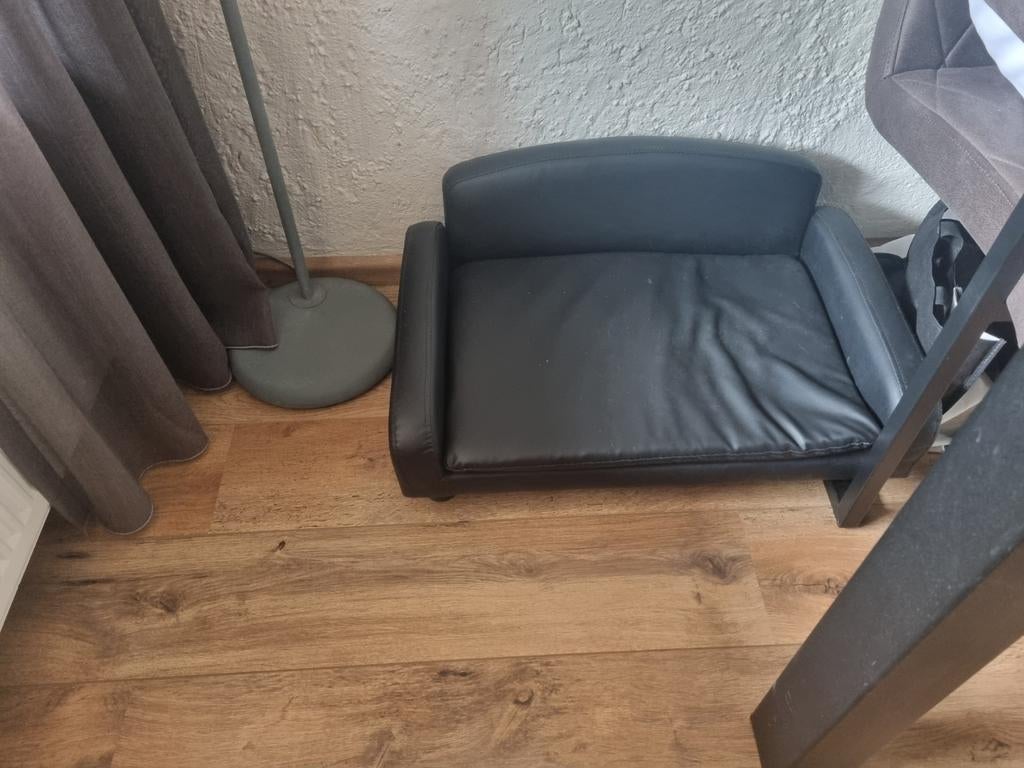 Zwarte honden bank, Dieren en Toebehoren, Hondenmanden, Ophalen