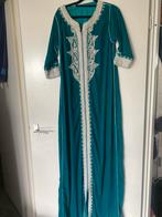 Prachtige fluwelen kaftan in smaragdgroen met borduursel, Maat 38/40 (M), Ophalen of Verzenden, Zo goed als nieuw, Onder de knie