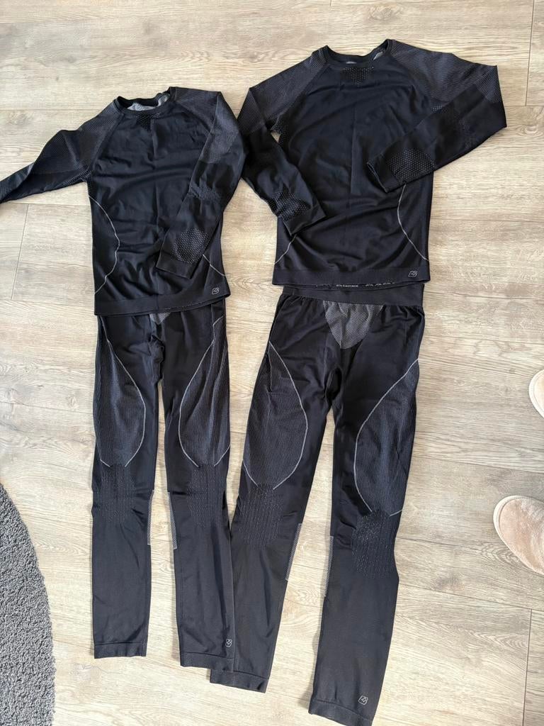 2 x thermo kleding broek en shirt maat 152, Ophalen of Verzenden, Gedragen, Zwart