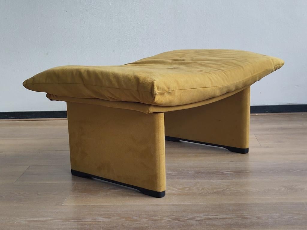 Vintage Cassina voetenbank jaren 80 hocker okergeel poef, Gebruikt, Info@cassina.it, Via Luigi Busnelli 1, 20821 Meda MB, Italië