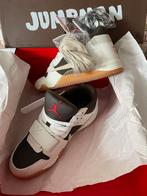 Jordan Travis, Bruin, Nieuw, Ophalen of Verzenden, Sneakers of Gympen