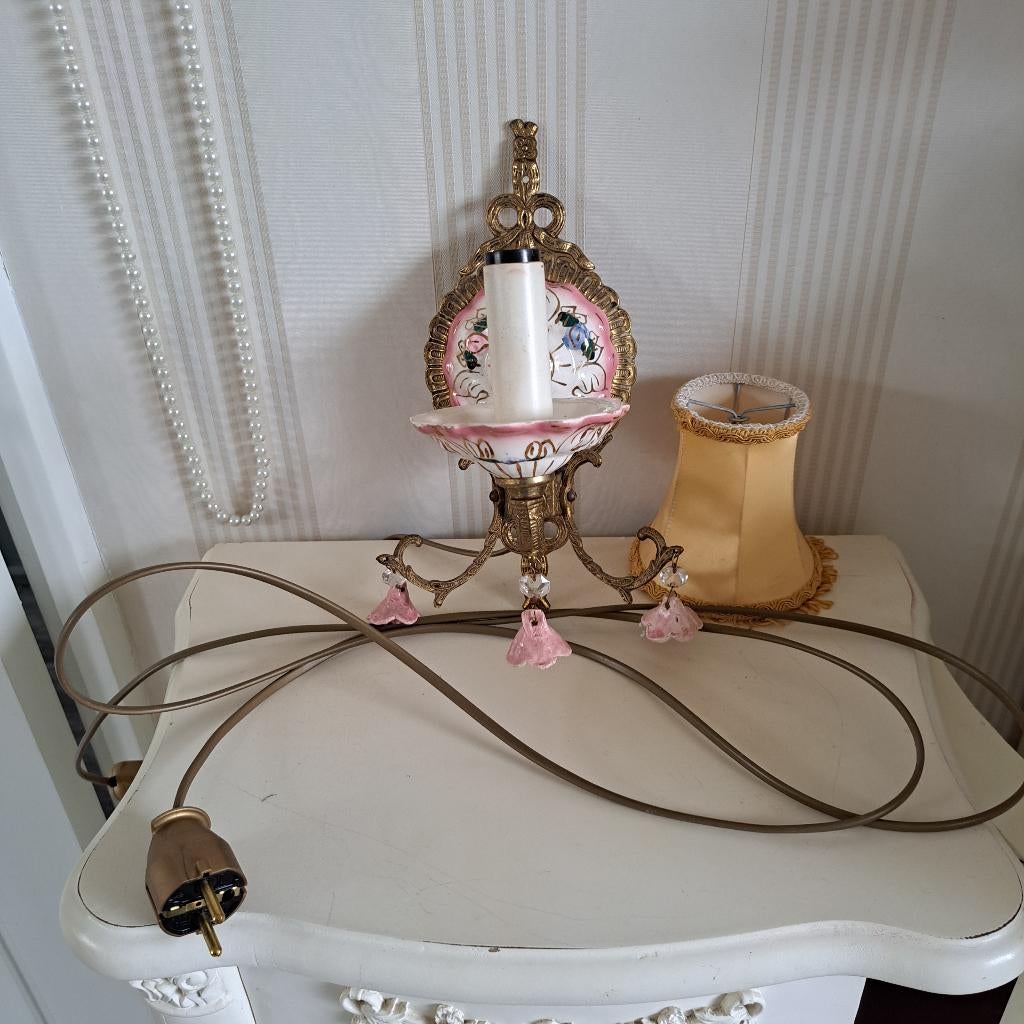 Brocante landelijke wandlampje met kapje., Huis en Inrichting, Lampen | Wandlampen, Ophalen, Gebruikt, Overige materialen, Brocant landelijk vintage
