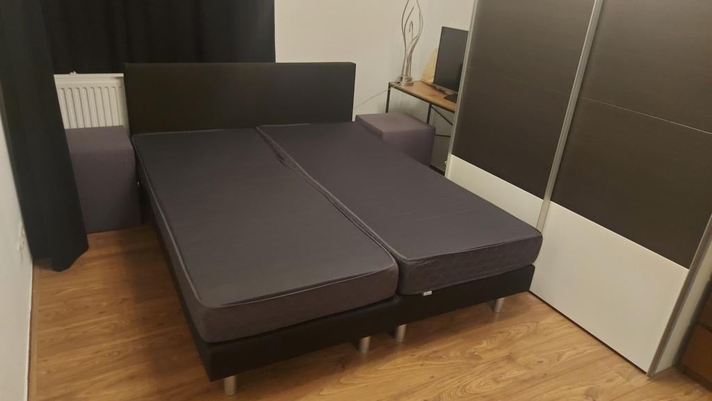 Boxspring met matras en nachtjes., Huis en Inrichting, Slaapkamer | Slaapbanken, Ophalen, Tweepersoons, Zo goed als nieuw, 200 cm