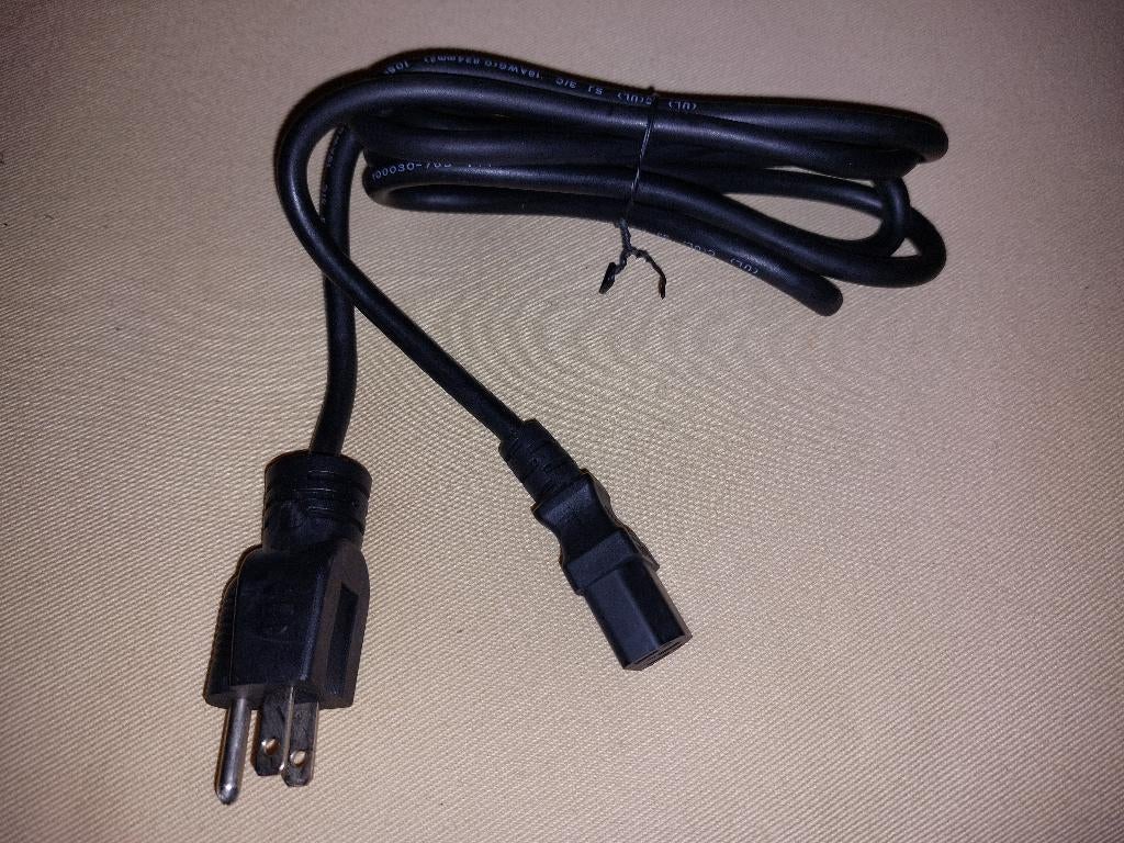 Dikke Powercord Netsnoer Powercable UK Engelse stekker > C13, Ophalen, Zo goed als nieuw, 2 tot 5 meter, Overige kabels