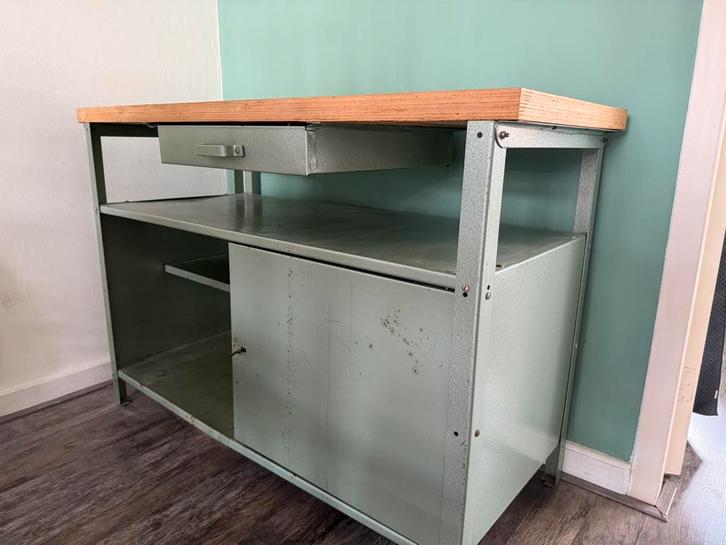 Vintage werkbank / industrieel kastje, Huis en Inrichting, Kasten | Dressoirs, Gebruikt, 100 tot 150 cm, 25 tot 50 cm, Met lade(s)