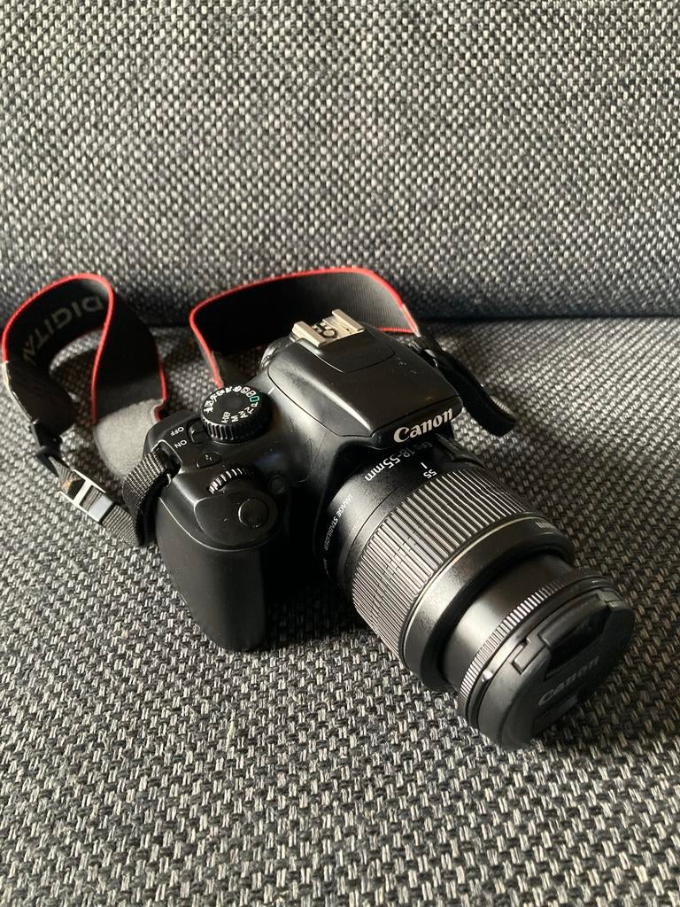 Canon EOS 1100D + EF-S 18-55mm IS lens + Tas, Spiegelreflex, Canon, Ophalen of Verzenden, Zo goed als nieuw