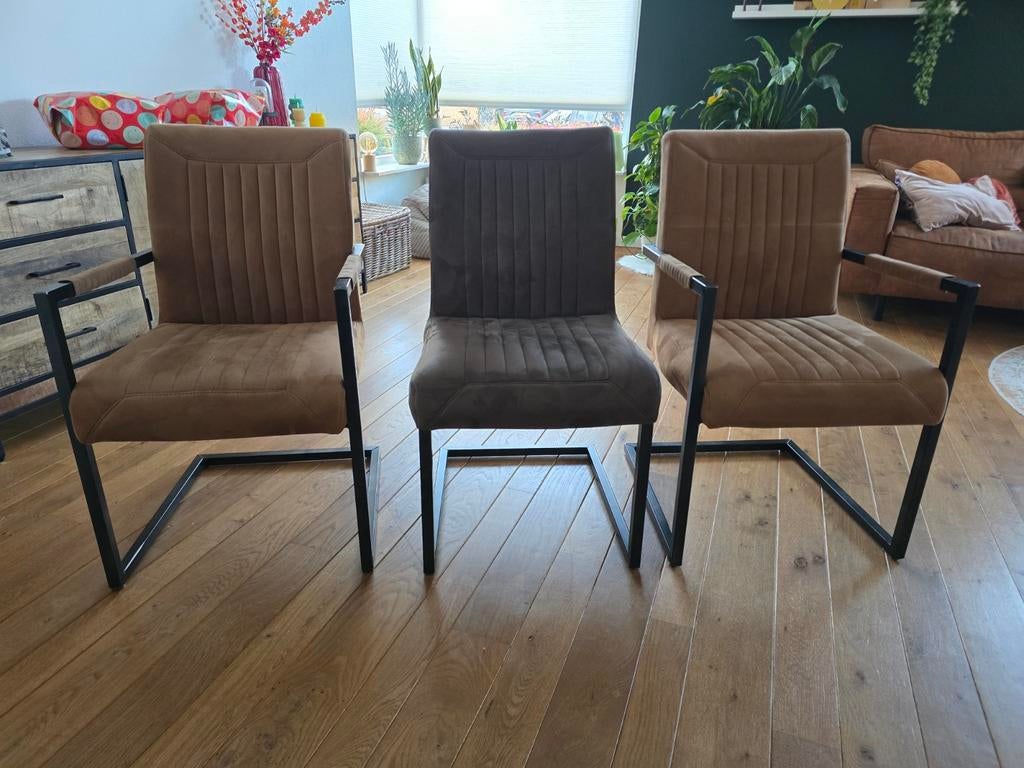 3 tafelstoelen en eettafel bank, Ophalen