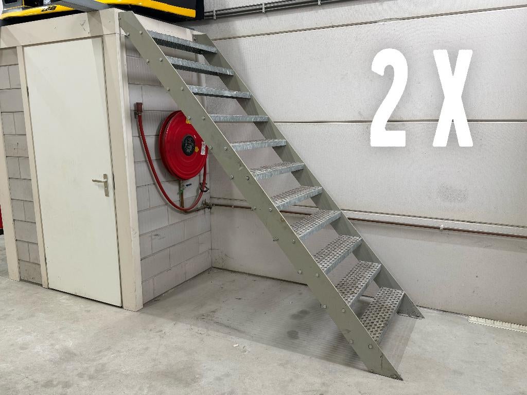 2x industriële trap met antislip treden, Doe-het-zelf en Verbouw, Ladders en Trappen, Minder dan 2 meter, Ophalen