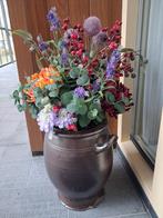 Keulse pot met kunstbloemen., Tuin en Terras, Bloempotten, Ophalen, Gebruikt