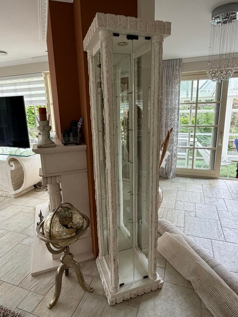 Luxe Vitrinekast met Verlichting - Klassiek Design, Huis en Inrichting, Kasten | Vitrinekasten, 200 cm of meer, 25 tot 50 cm, Met deur(en)