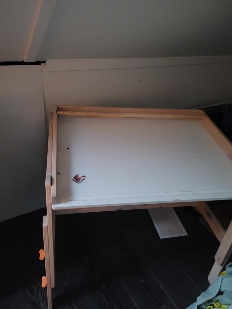 GRATIS OPHALEN: IKEA FLISAT kinderbureau en 2 TROFAST bakken, Kinderen en Baby's, Kinderkamer | Tafels en Stoelen, Ophalen