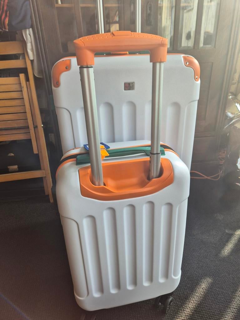 Nieuwe Postcodeloterij koffer - 45x32x21 cm, Ophalen, Wieltjes, Hard kunststof, Nieuw