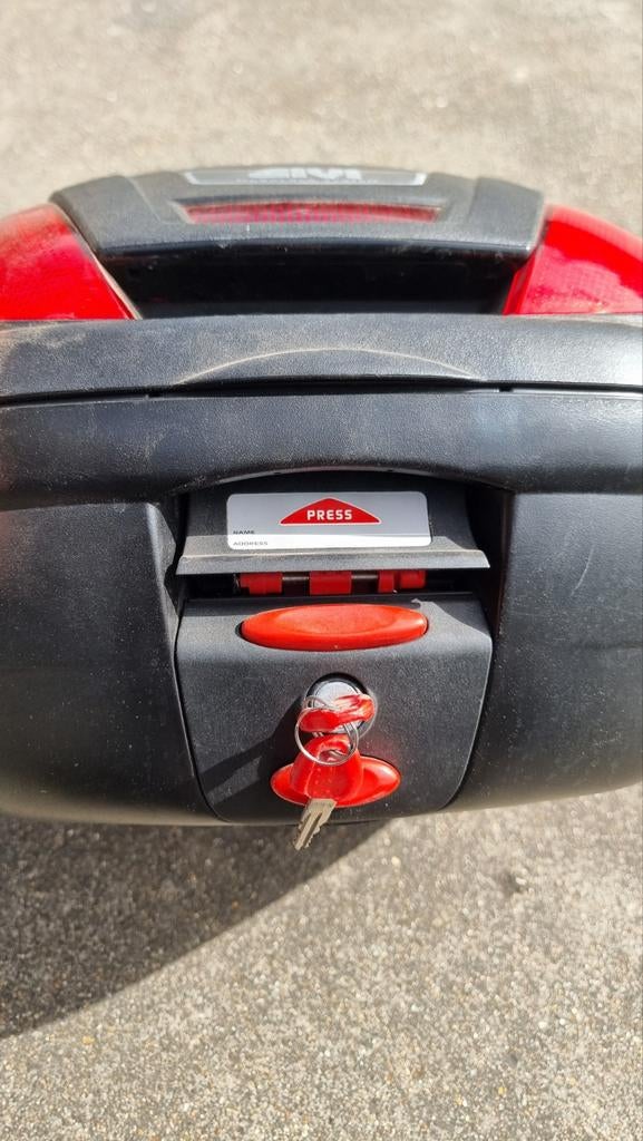 Givi Monolock motorkoffer met grondplaat - Past helm, Motoren, Ophalen of Verzenden