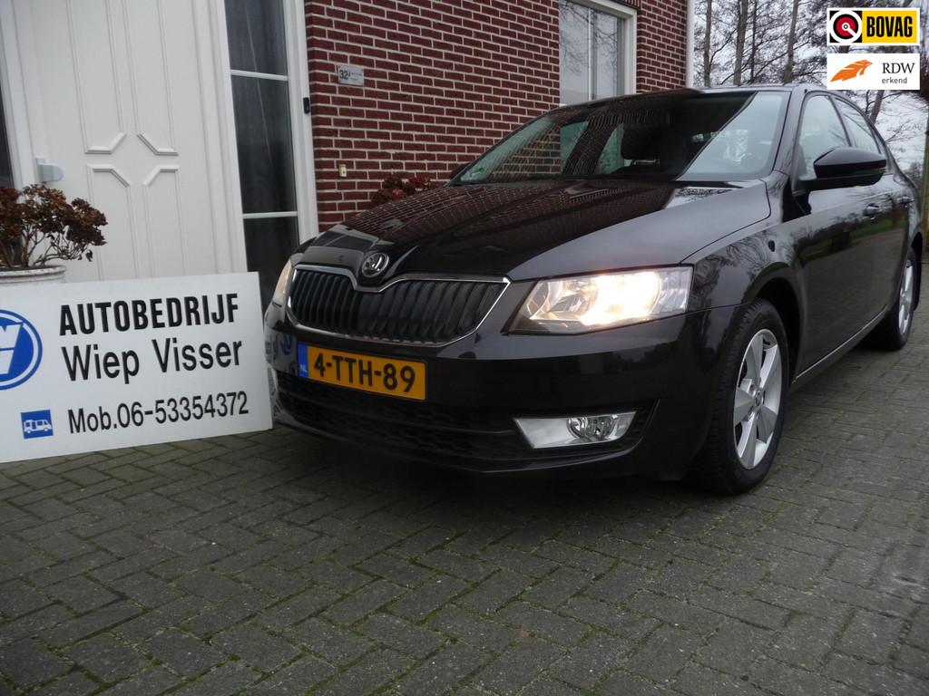 Skoda Octavia 1.2 TSI Greentech Active, Auto's, Skoda, Voorwielaandrijving, Euro 5, Gebruikt, Zwart