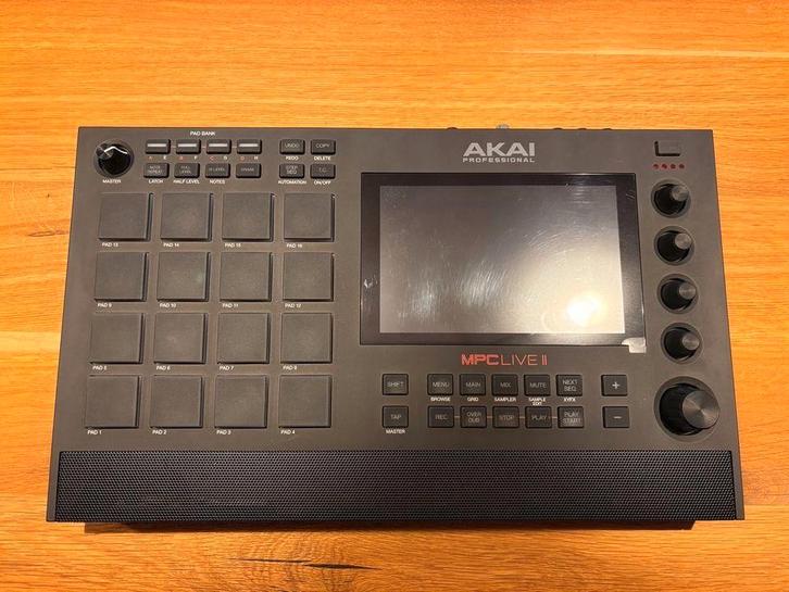 Akai MPC Live 2, Muziek en Instrumenten, Samplers, Zo goed als nieuw, Ophalen of Verzenden