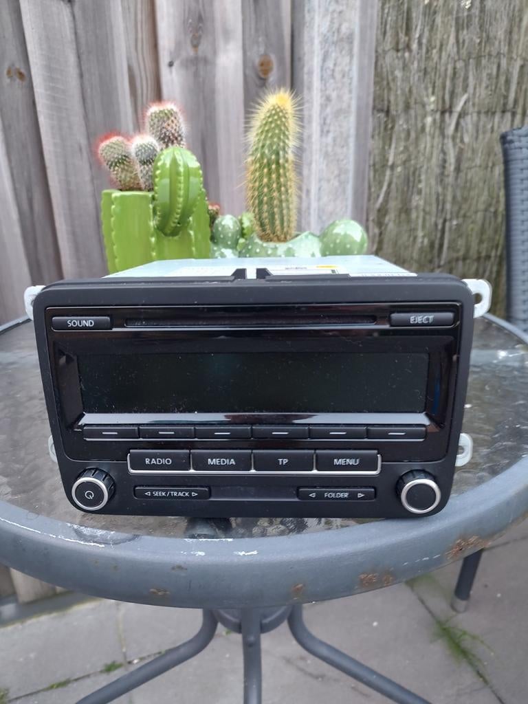 Volkswagen Polo originele autoradio cd speler  bij 2010, Ophalen of Verzenden, Zo goed als nieuw