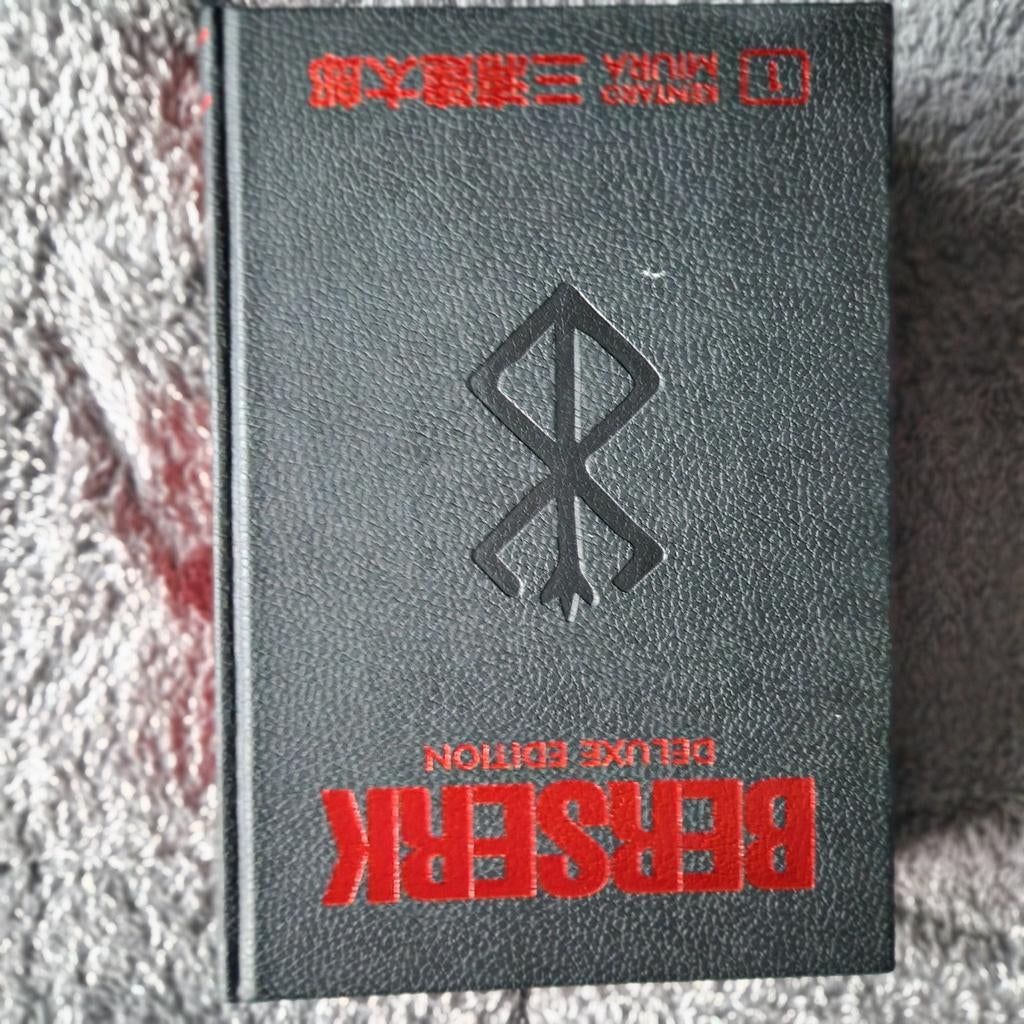 Berserk Deluxe Edition - Kentaro Miura, Boeken, Eén stripboek, Ophalen of Verzenden, Gelezen, Kentaro Miura