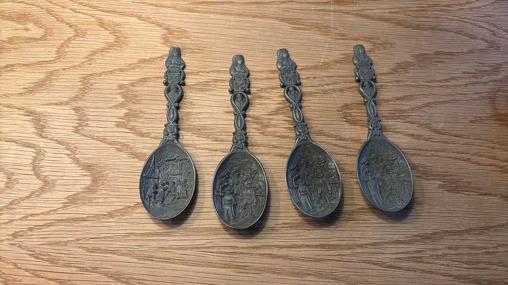 Tinnen lepels, Ophalen