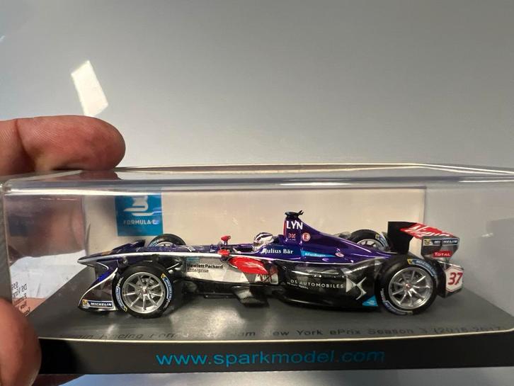 DS Virgin Racing Formula E Team New York ePrix Season 3, Hobby en Vrije tijd, Modelauto's | 1:43, Zo goed als nieuw, Auto, Overige merken