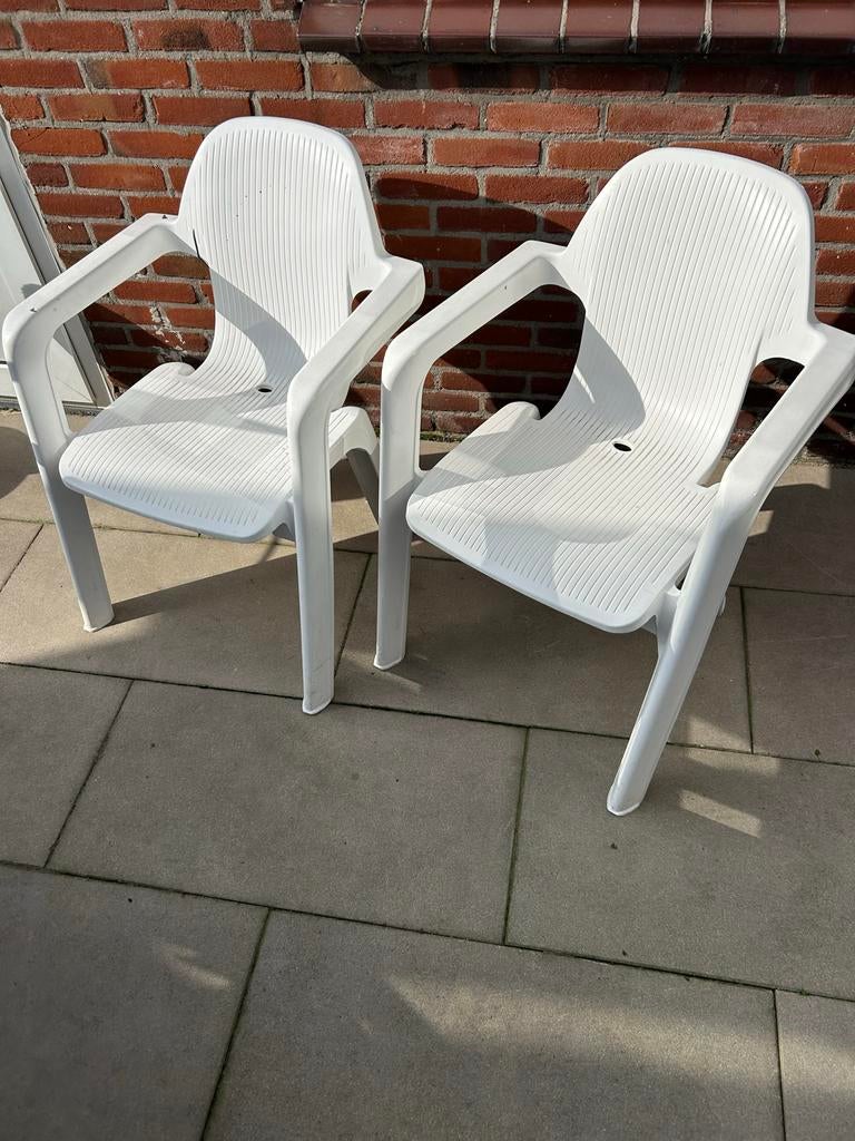 Witte plastic tuinstoelen - Set van 2, Tuin en Terras, Tuinstoelen, Ophalen, Gebruikt, Plastic