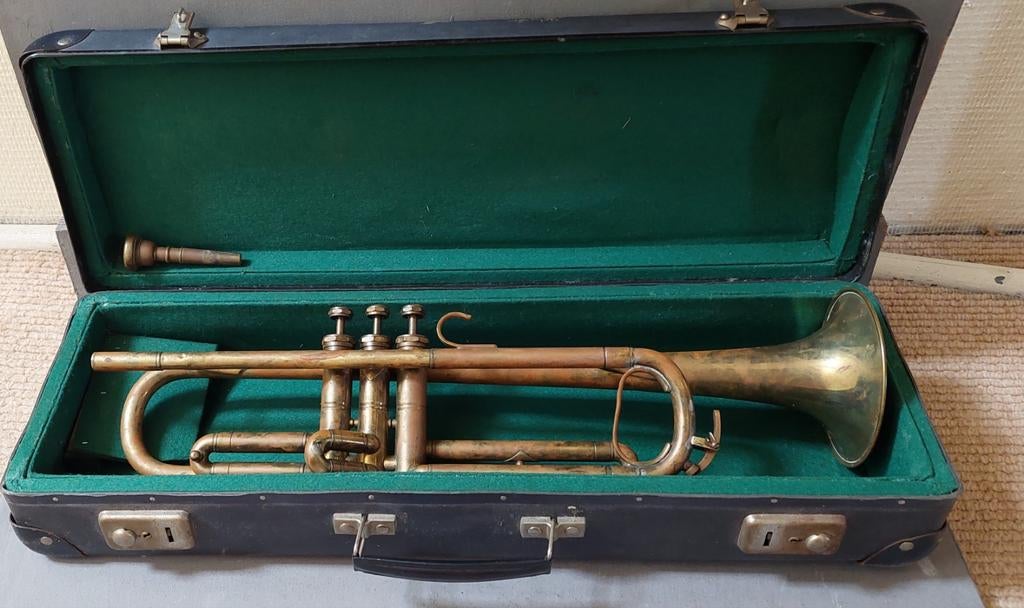Vintage Champion Avora Trompet met Koffer, Ophalen of Verzenden, Gebruikt, Bes-trompet, Met koffer