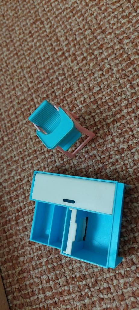 Kinderstoel en kast jean west germany, Ophalen of Verzenden, Nieuw, Poppenhuis