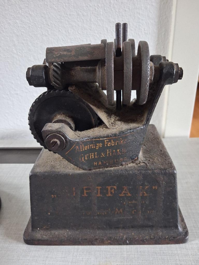 Antieke messenslijper, Ophalen