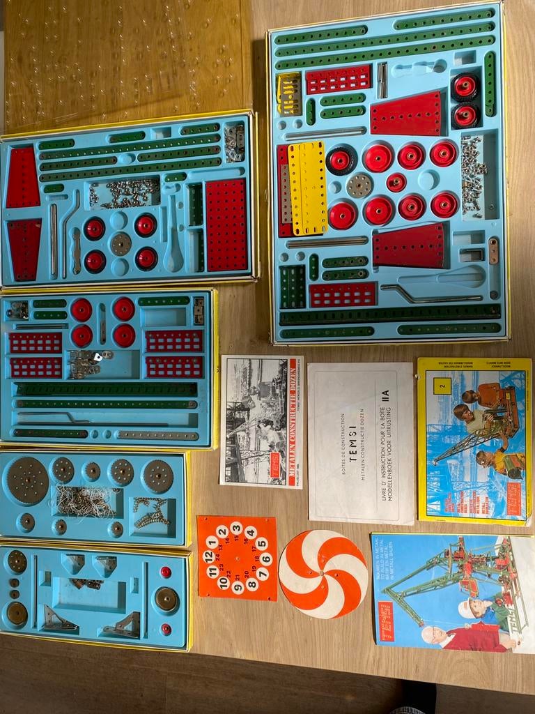 Temsi meccano constructie 5 dozen, div boekjes, Ophalen of Verzenden, Gebruikt