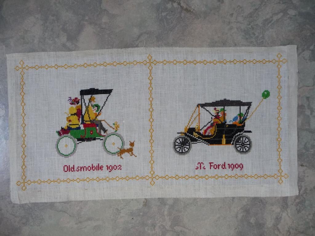 Borduurwerk "Auto,s" (Oldsmobile 1902 en T Ford 1909), Hobby en Vrije tijd, Borduren en Borduurmachines, Ophalen of Verzenden