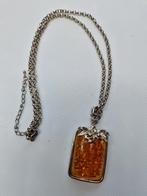 Ketting met faux amber hanger, Ophalen of Verzenden, Overige materialen