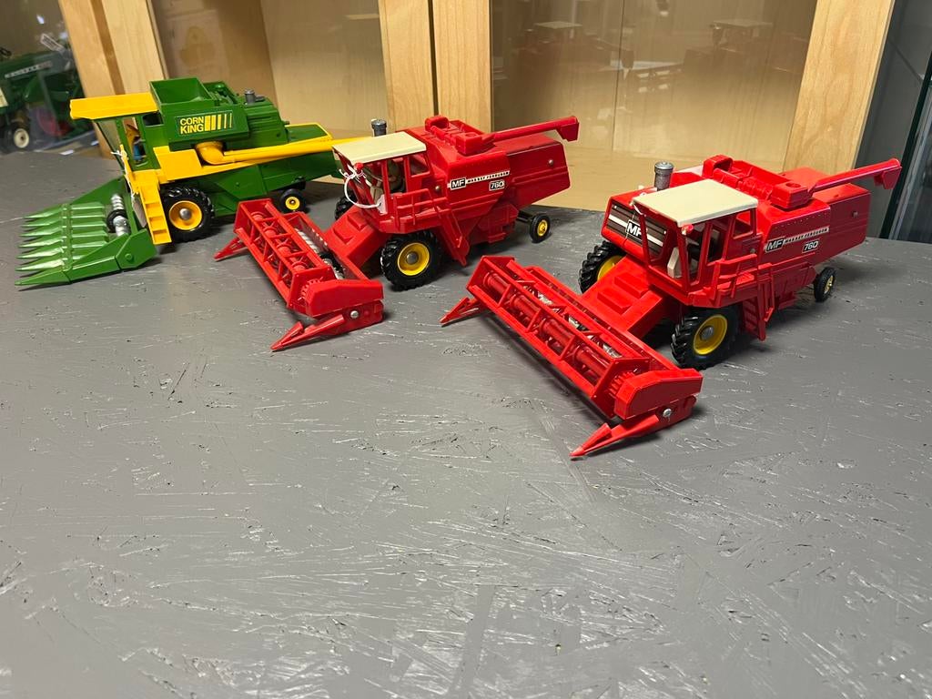 Drie combines Massey Ferguson en Corn King Britains, Ophalen of Verzenden, Zo goed als nieuw, Tractor of Landbouw, Britains