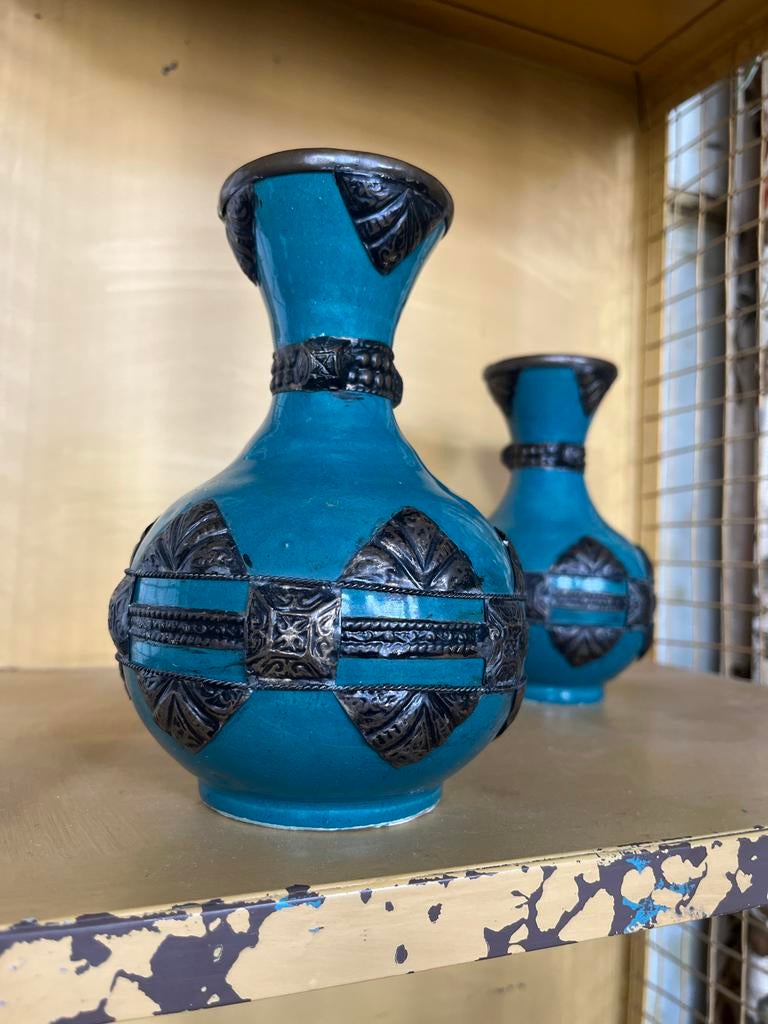 Marokkaanse keramische vazen met metalen decoratie, Gebruikt, Blauw, Aardewerk of Porselein, Ophalen of Verzenden