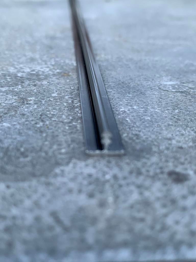 Nieuwe zwarte t strip 4 stuks 90 cm, Overige materialen, Ophalen of Verzenden, Minder dan 100 cm, Lijsten