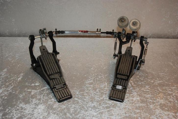 Dixon dubbel basdrum pedaal  <26260514>, Muziek en Instrumenten, Instrumenten | Onderdelen, Gebruikt, Drums of Percussie, Ophalen of Verzenden