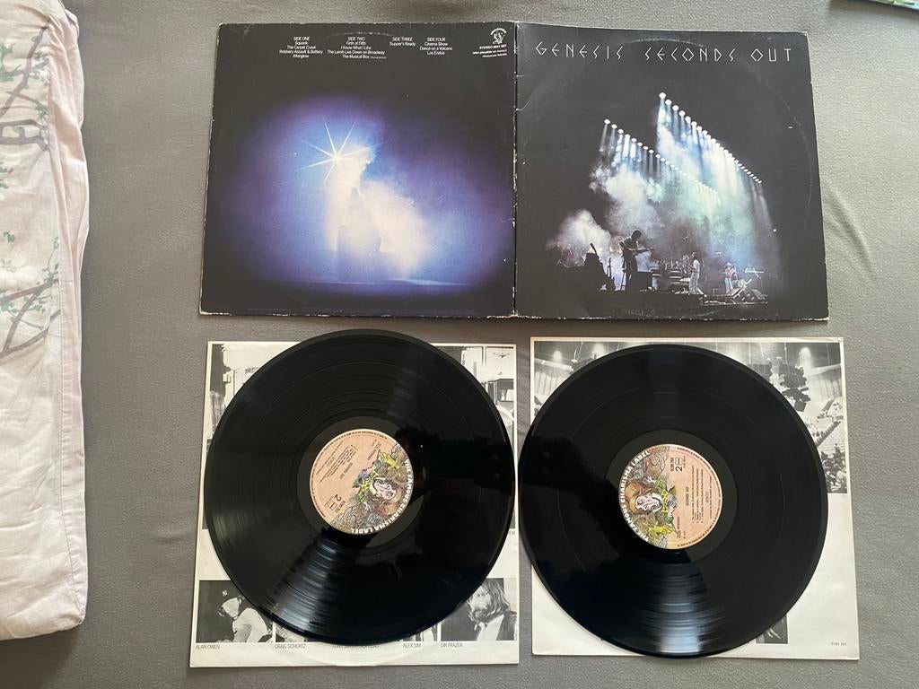 Genesis Seconds Out Vinyl, Ophalen of Verzenden, Zo goed als nieuw, Overige formaten, Poprock