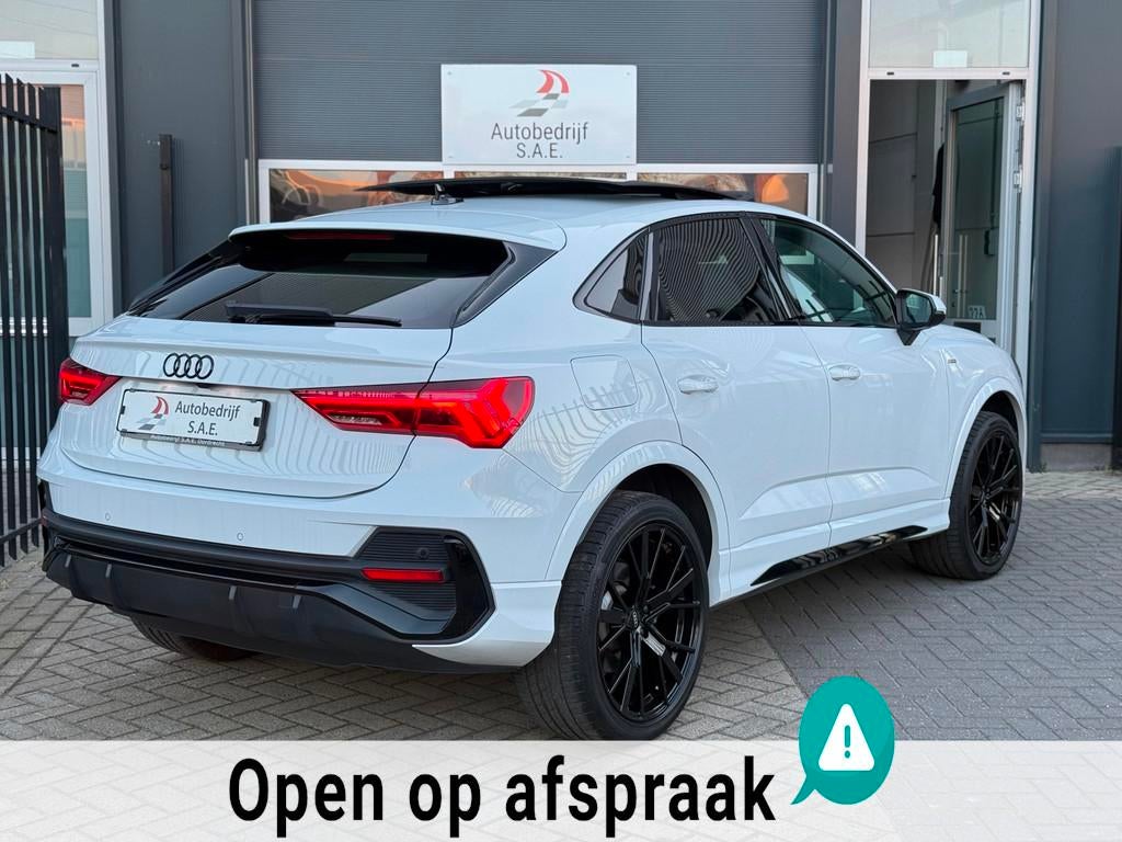Audi Q3 Sportback 45 TFSI e 3x S-Line MATRIX PANO SFEER TREK, Auto's, Audi, Adaptive Cruise Control, Gebruikt, Euro 6, Leder en Stof