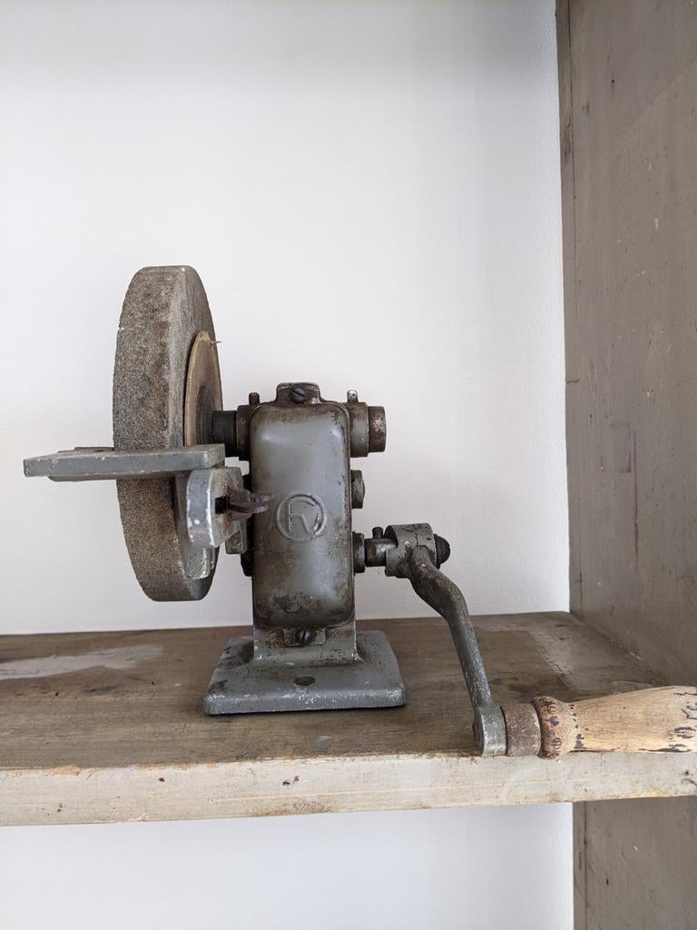 Antieke handmatige slijpmachine van FV, Antiek en Kunst, Antiek | Gereedschap en Instrumenten, Ophalen of Verzenden