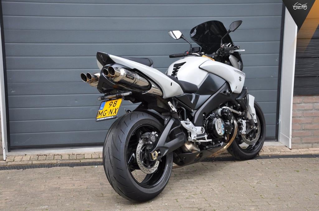 Suzuki GSX 1300 B-King Yoshimrura 19000 km!, 1340 cc, Bedrijf, Meer dan 35 kW, Info@witteveenmotoren.nl