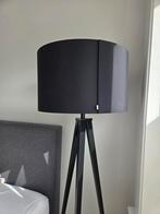 Zwarte driepoot staande lamp, Huis en Inrichting, Lampen | Vloerlampen, Ophalen of Verzenden