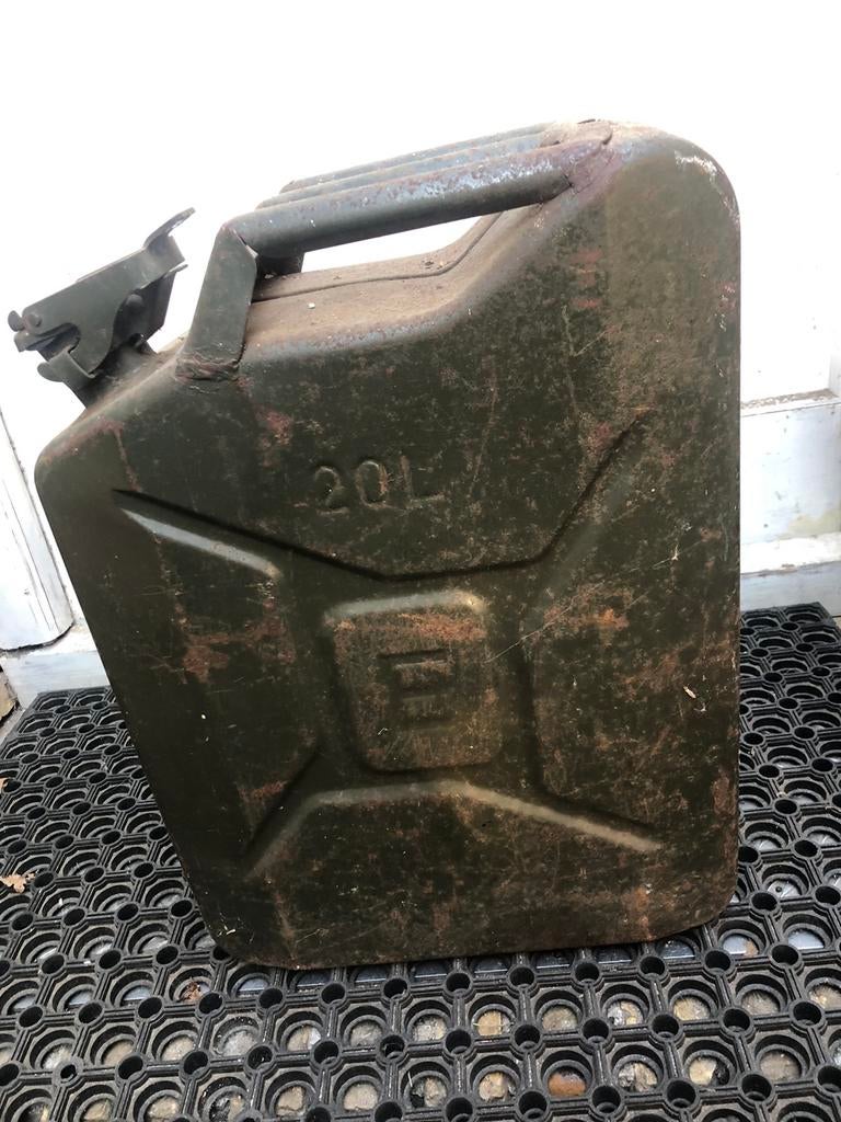 Stoere Jerrycan v kampeerbus. 20 Lt. Groen metaal.Vol., Ophalen, Landmacht, Nederland, Overige typen