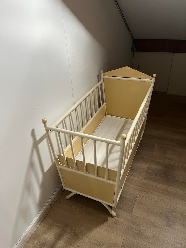 Authentiek Frans Ledikantje uit Oud Ziekenhuis (incl. matras, Kinderen en Baby's, Babywiegjes en Ledikanten, Ophalen, Gebruikt
