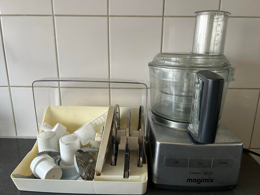 Magimix Compact 3200 keukenmachine, 2 tot 3 liter, Ophalen of Verzenden, Gebruikt, 3 snelheden of meer