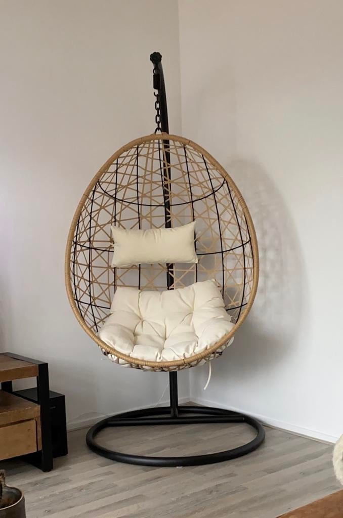Hangstoel met standaard en kussens, Huis en Inrichting, Stoelen, Ophalen, Overige kleuren, Zo goed als nieuw, Metaal
